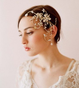 PEARL FASHION: “Twigs & Honey” Creates Beautiful Bridal Headpiece from Rhinestones and Pearls