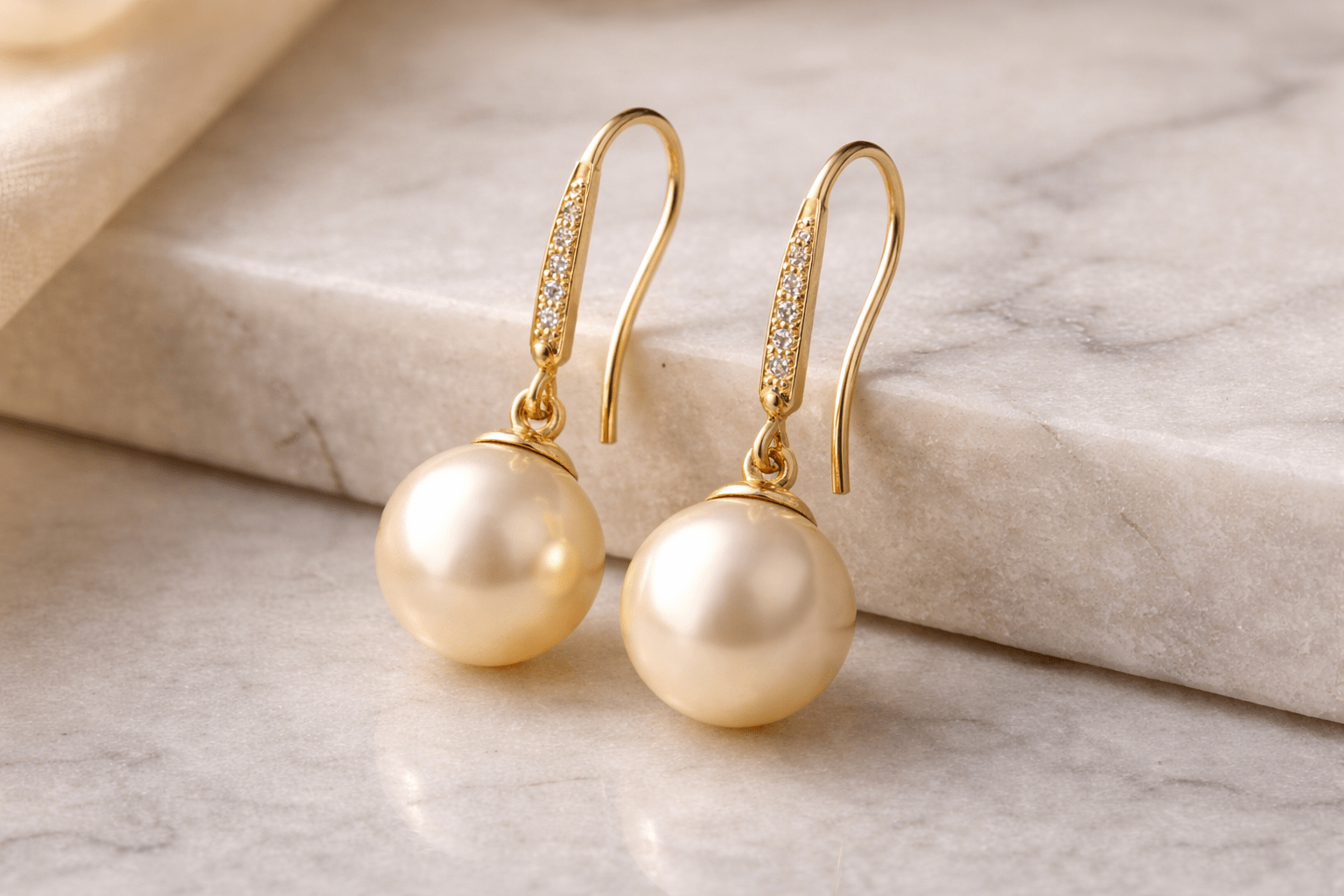 pearlsonly-blog-99-image-1-pearl - Gelbgold Perlenohrringe Klassische Kombination - Perlen Schmuck - pearlsonly