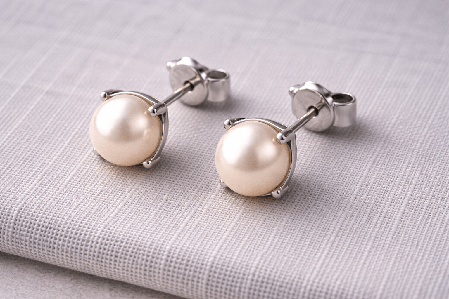 pearlsonly-blog-99-image-2-pearl - Weißgold Perlenohrringe Moderne Eleganz - Perlen Schmuck - pearlsonly