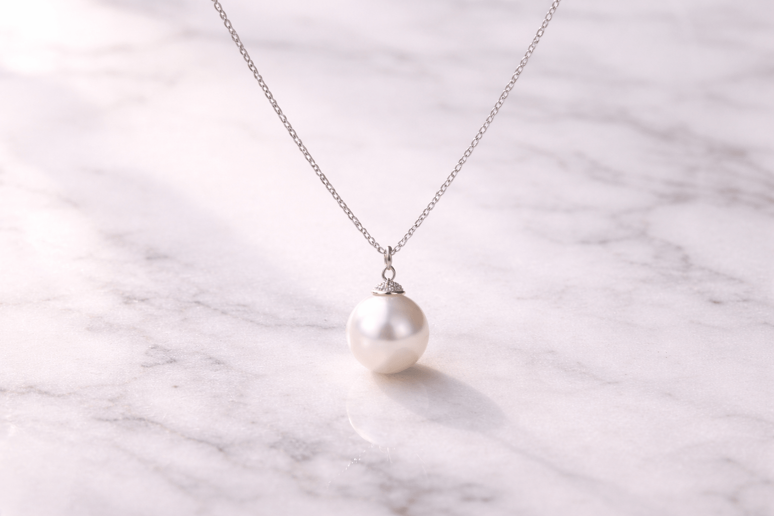pearlsonly-blog-100-image-4-pearl - Einfachheit eines einzelnen Perlen-Hängers - Perlen-Schmuck - pearlsonly