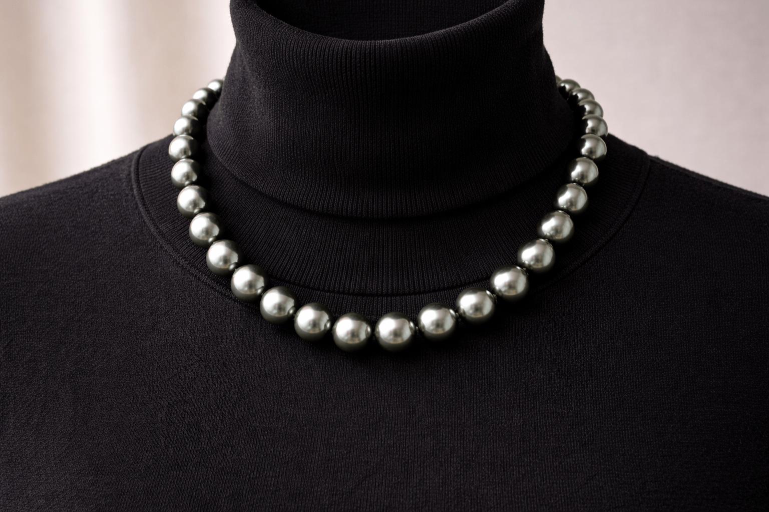 pearlsonly-blog-103-image-8-pearl - Deine tahitianische schwarze Perlenkette stylen - Perlen Schmuck - pearlsonly