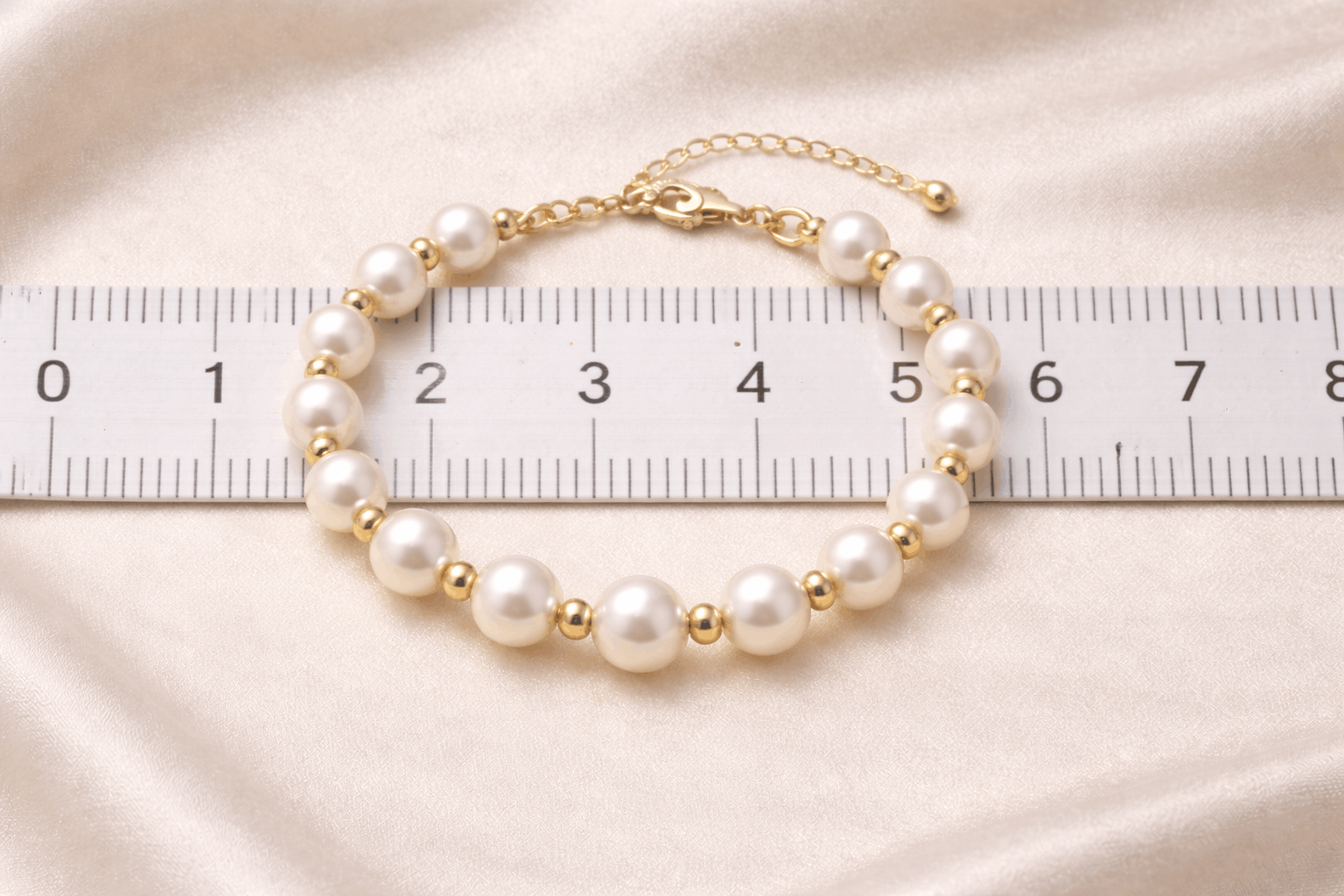 pearlsonly-blog-106-image-8-pearl - Gold-Perlenarmbänder richtig anpassen - Perlen-Schmuck - pearlsonly