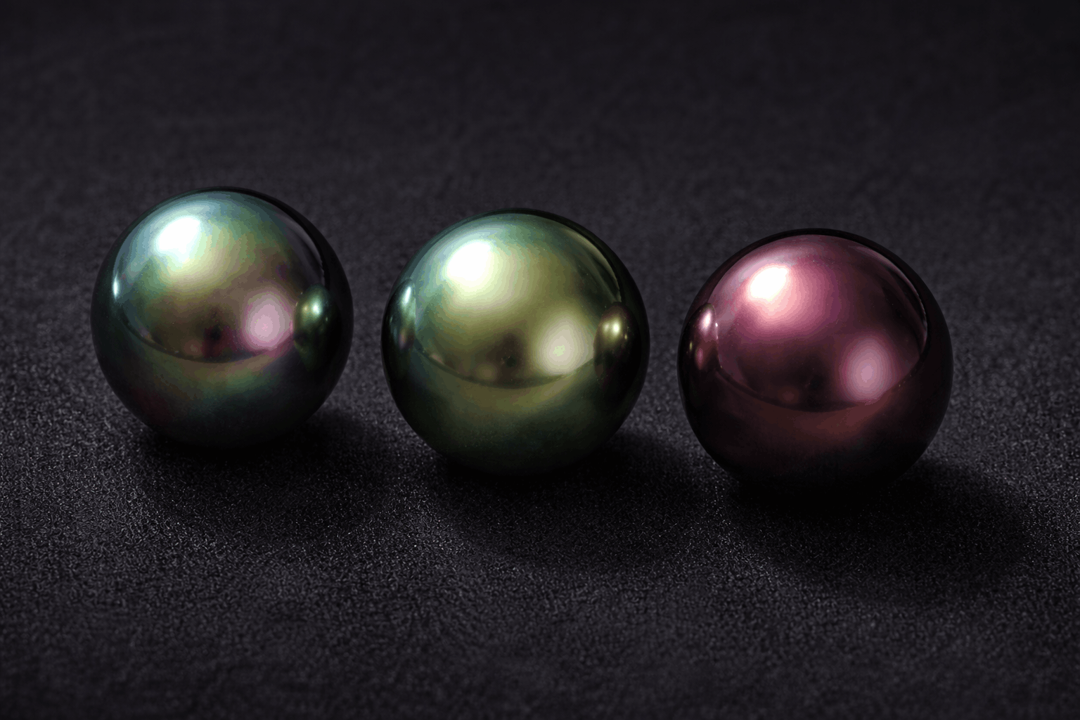 pearlsonly-blog-107-image-5-pearl - Overtones, die wirklich zählen - schwarze Tahiti-Perlen-Ohrringe - pearlsonly