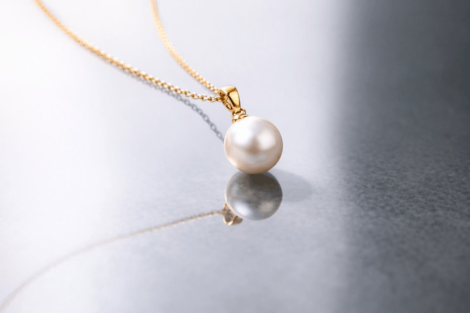 pearlsonly-blog-127-image-5-pearl - Perlen-Anhänger an Goldkette - Perlen-Schmuck - pearlsonly